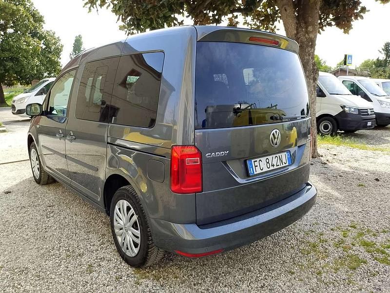 Usata VW Caddy Highline 122 CV (89 kW) 2016 Grigio Monovolume