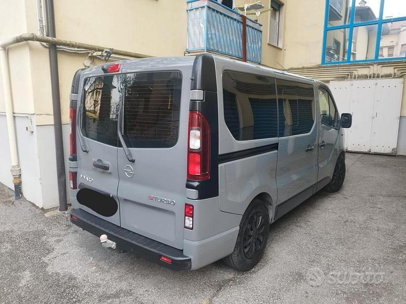 Usata Opel Vivaro 2016 Grigio Monovolume