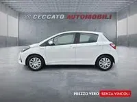 Usata Toyota Yaris Hybrid Cool 101 CV (74 kW) 2019 Bianco Utilitaria