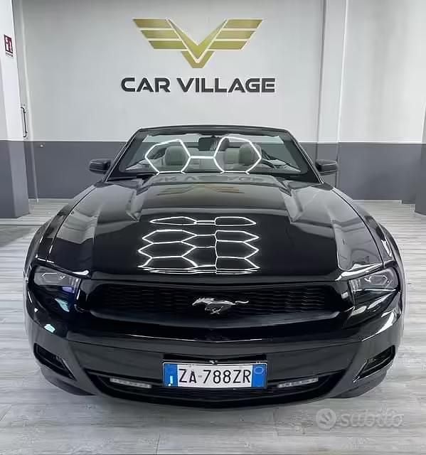Usata Ford Mustang 306 CV (225 kW) 2012 Nero Cabrio