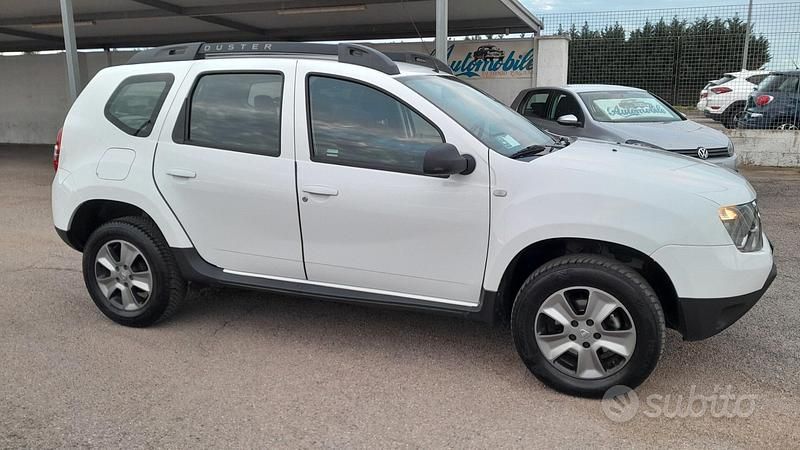 Usata Dacia Duster Lauréate 110 CV (80 kW) 2015 Bianco SUV