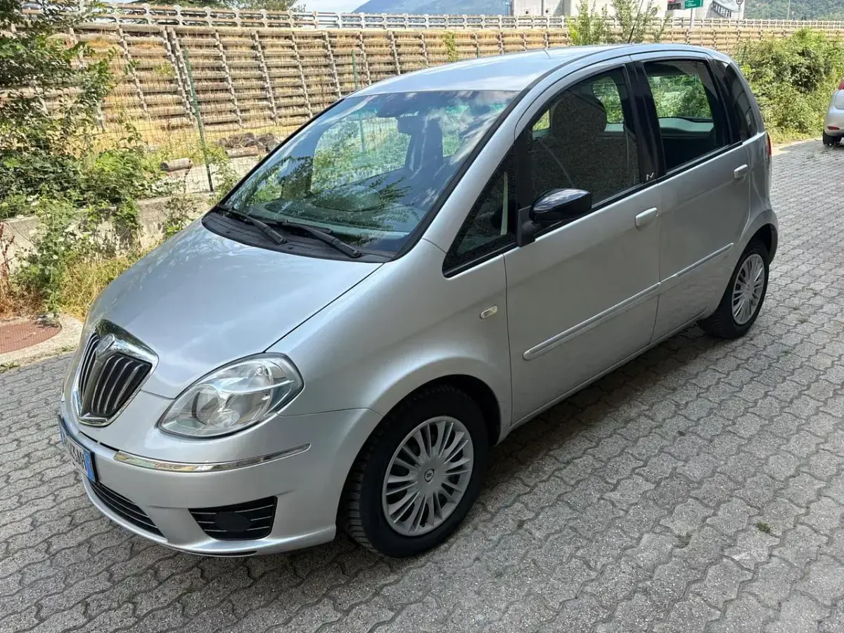Usata Lancia Musa 77 CV (56 kW) 2009 Argento Monovolume