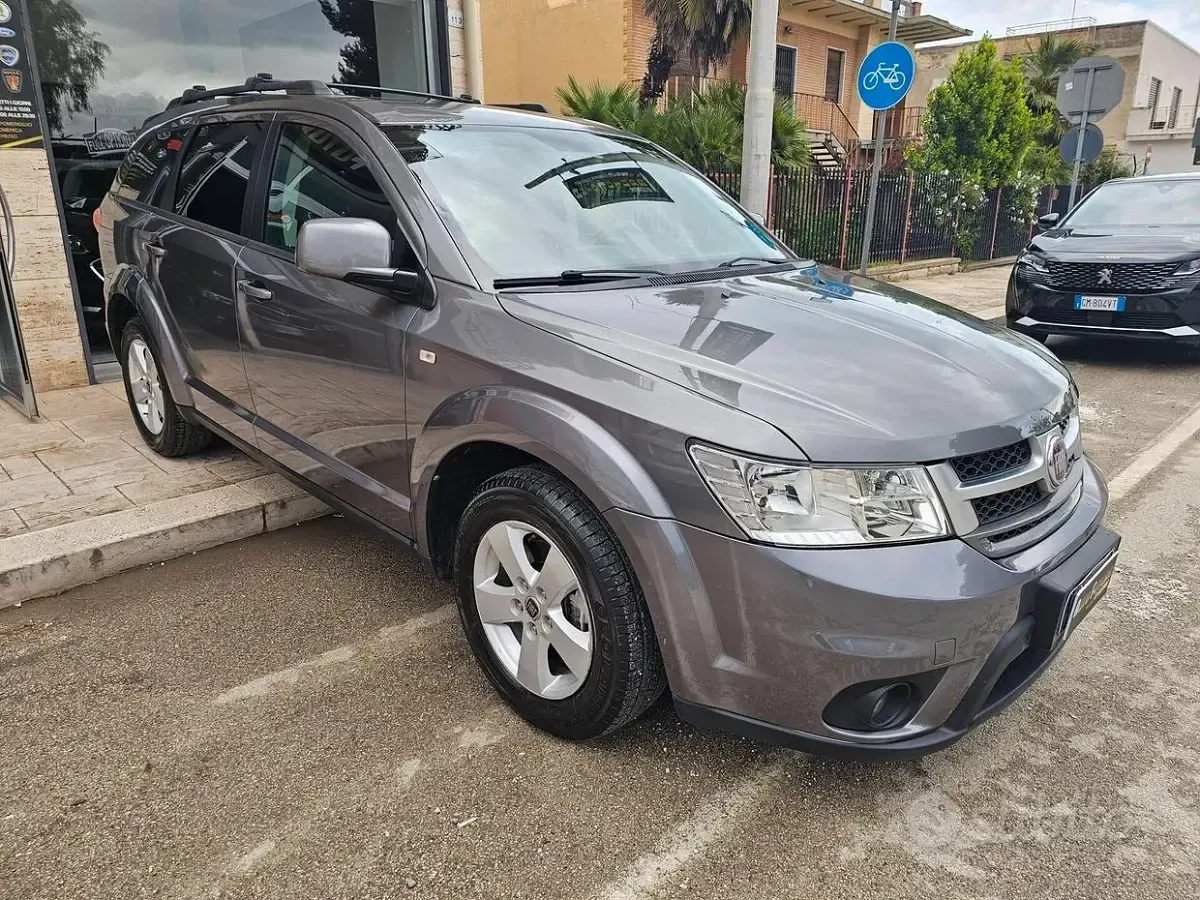 Usado Fiat Freemont Urban 140 HP (102 kW) 2013 Cinzento SUV