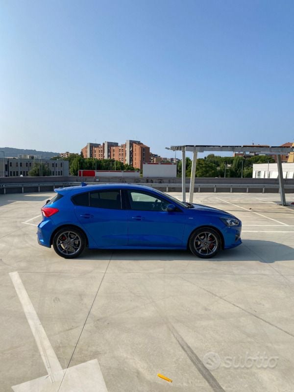 Blu Usata 2021 Ford Focus ST-Line Berlina | 15.800 € (Buon prezzo) - Immagine 1/4