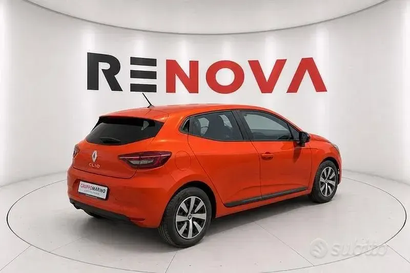 Usata Renault Clio V Equilibre 101 CV (74 kW) 2023 Arancione Berlina