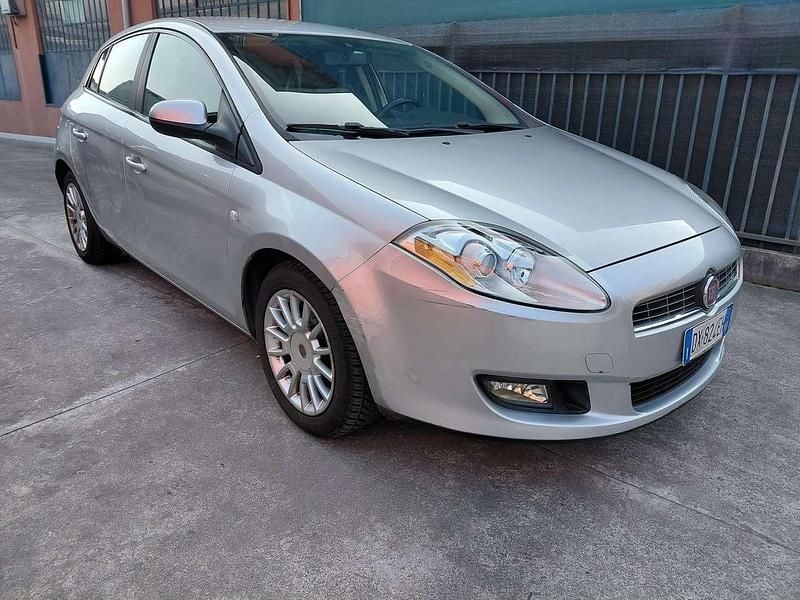 Usata Fiat Bravo Dynamic 90 CV (66 kW) 2009 Grigio chiaro Utilitaria