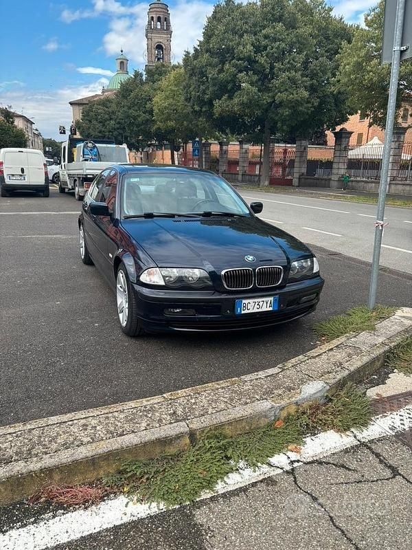 Blu Usata 1999 BMW 320 Efficient Dynamics Tre volumi | 7000 € (Ottimo prezzo) - Immagine 1/4