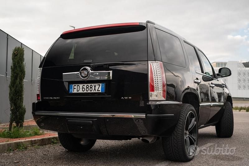 Usata Cadillac Escalade 409 CV (300 kW) 2007 Nero Station wagon