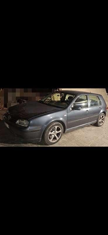 Usata VW Golf IV 101 CV (74 kW) 2002 Berlina