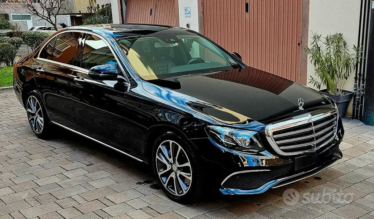Usata Mercedes E220 194 CV (142 kW) 2018 Nero Berlina