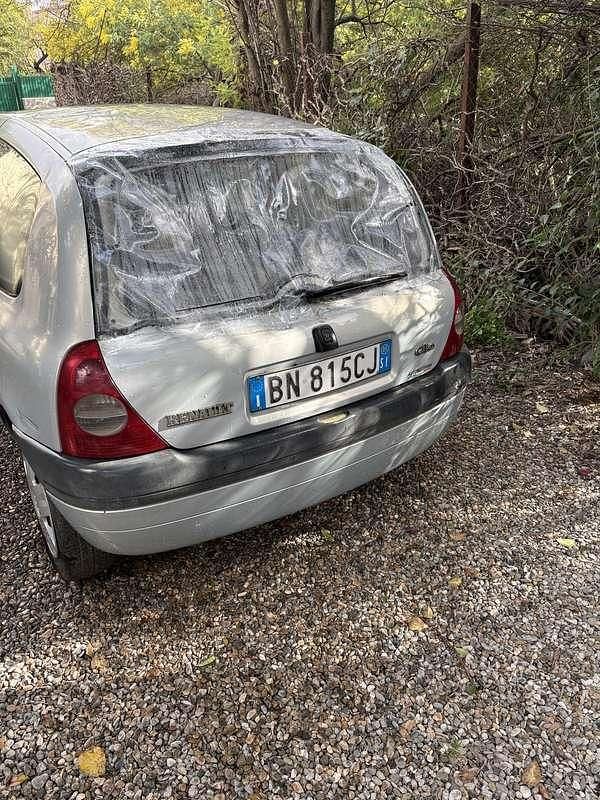 Usata Renault Clio II 61 CV (44 kW) 2001 Berlina
