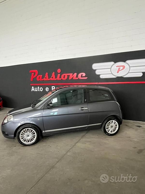 Usata Lancia Ypsilon 69 CV (50 kW) 2011 Grigio Utilitaria