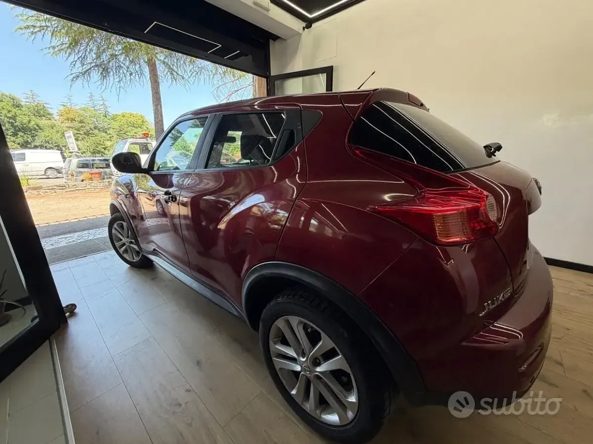 Usata Nissan Juke Tekna 110 CV (80 kW) 2011 Rosso SUV