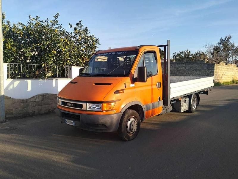 Usata Iveco Daily 87 CV (63 kW) 2001 Arancione Furgone