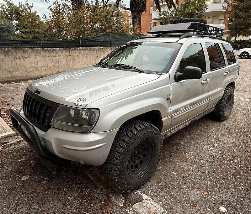 Usata Jeep Cherokee 170 CV (125 kW) 2005 Grigio SUV