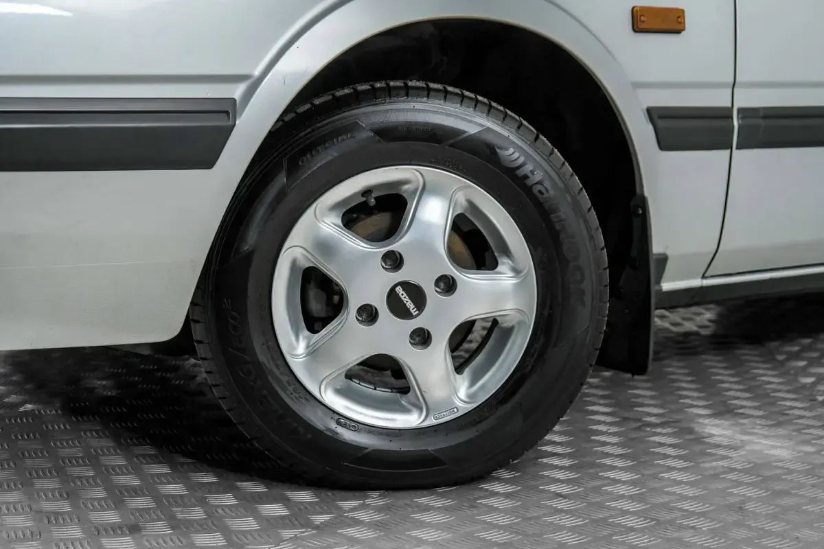 Usata Mazda 626 82 CV (60 kW) 1983 Grigio Utilitaria