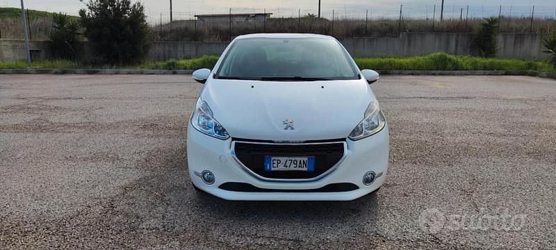 Usata Peugeot 208 Allure 82 CV (60 kW) 2012 Bianco Utilitaria
