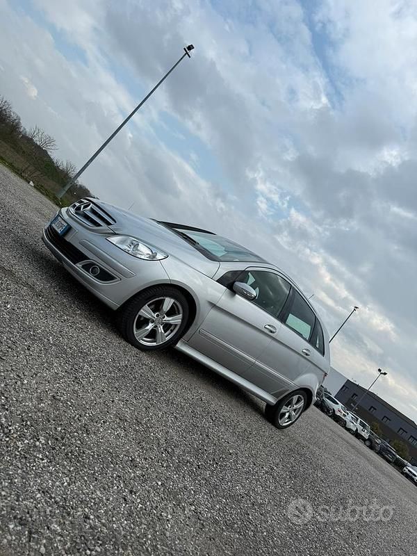 Usata Mercedes B180 2008 Grigio Monovolume
