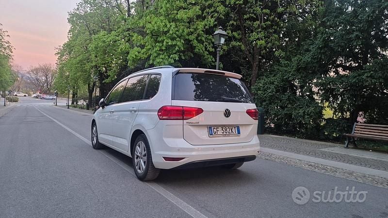 Usata VW Touran 122 CV (89 kW) 2021 Bianco Monovolume