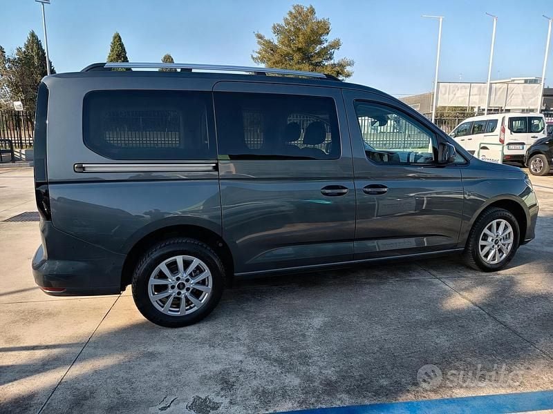 Usata Ford Tourneo Connect Titanium 102 CV (75 kW) 2023 Grigio Monovolume