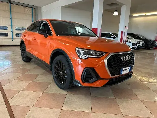 Usata Audi Q3 Sportback Business 150 CV (110 kW) 2022 Orange pastello SUV