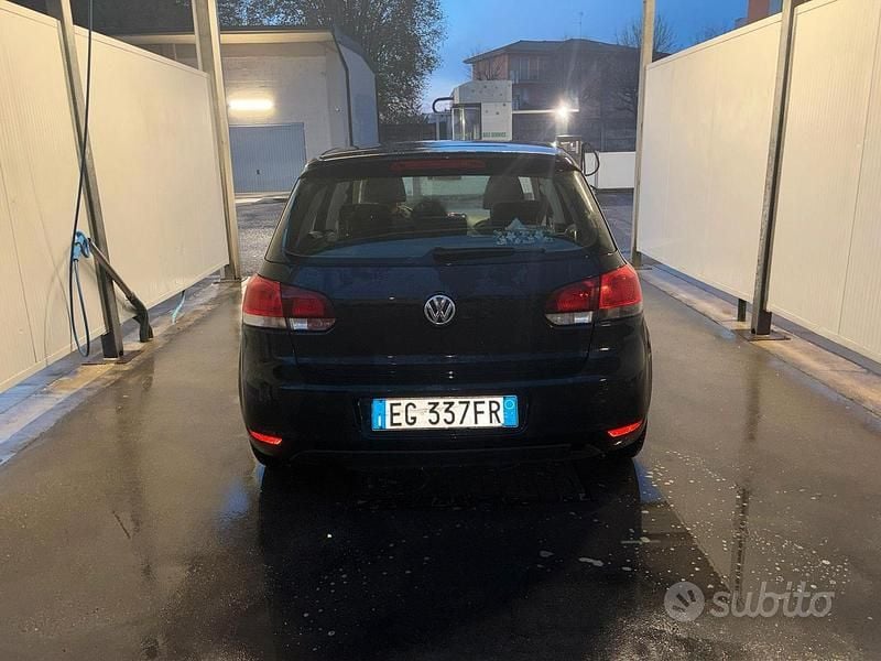 Nero Usata 2011 VW Golf Tre volumi | 5000 € (Ottimo prezzo) - Immagine 1/4