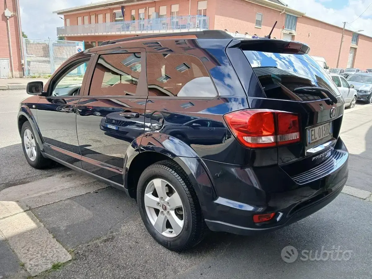 Usata Fiat Freemont 140 CV (102 kW) 2012 Blu SUV