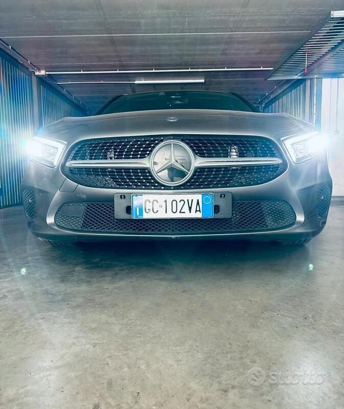 Grigio Usata 2020 Mercedes 180 Berlina | 23.000 € (Molto cara) - Immagine 1/4