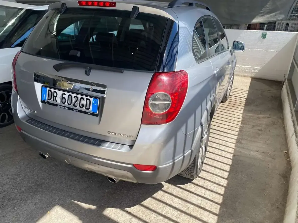 Usata Chevrolet Captiva 150 CV (110 kW) 2008 Argento SUV
