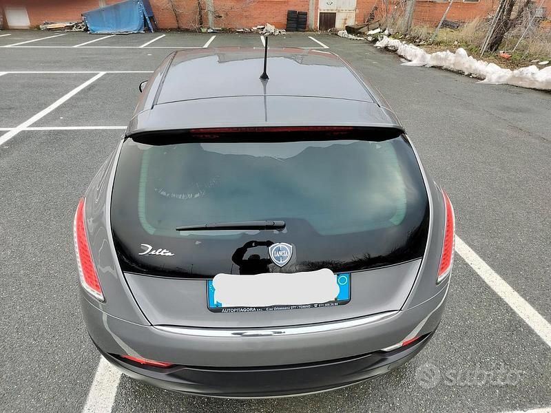 Usata Lancia Delta 120 CV (88 kW) 2011 Grigio Utilitaria