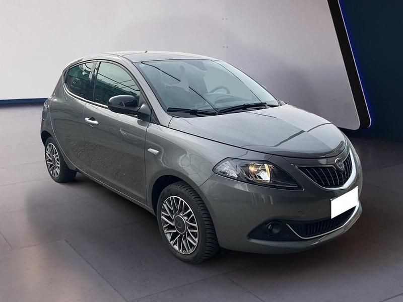 Usata Lancia Ypsilon Gold 70 CV (51 kW) 2022 Grigio Utilitaria