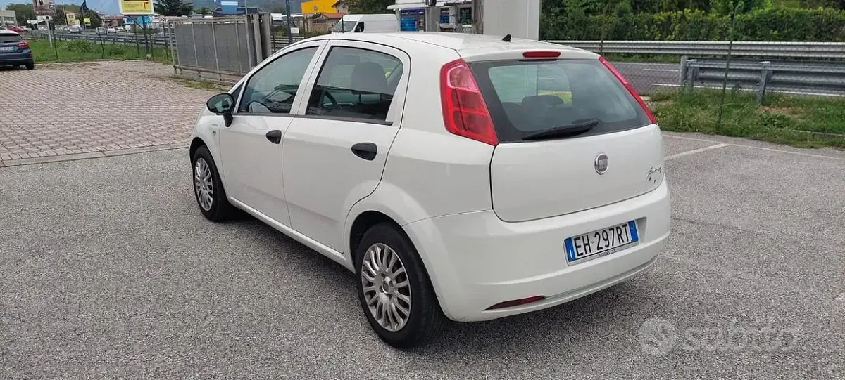 Usata Fiat Grande Punto 75 CV (55 kW) 2011 Bianco Utilitaria