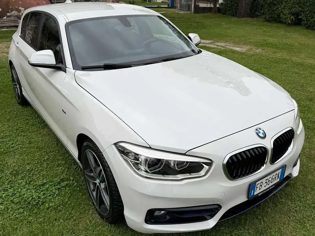 Usata BMW 116 Sport Line 116 CV (85 kW) 2015 Bianco Utilitaria