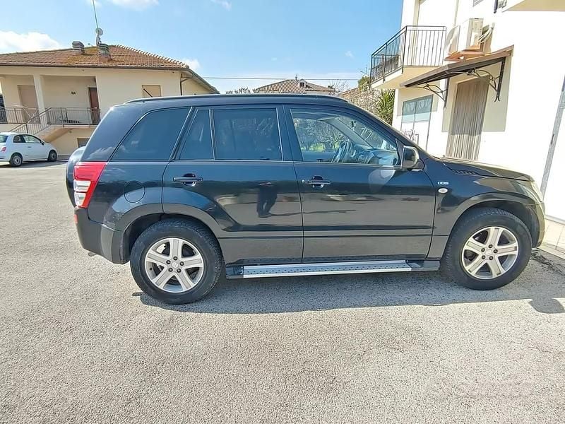 Usata Suzuki Grand Vitara 130 CV (95 kW) 2007 Rosso SUV