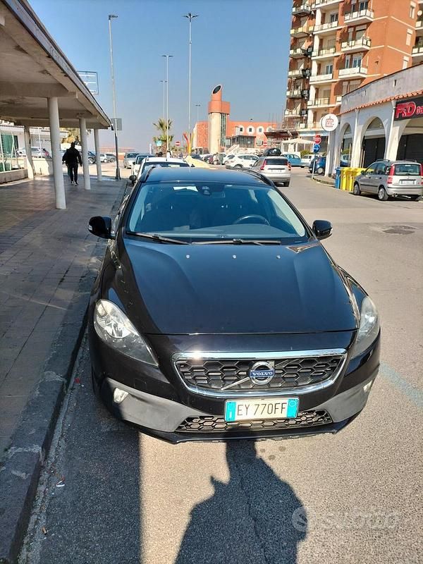 Usata Volvo V40 CC 114 CV (83 kW) 2015 Nero Station wagon