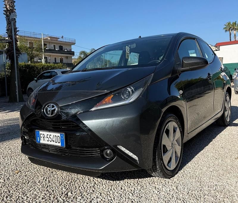 Usata Toyota Aygo X-play 69 CV (50 kW) 2018 Grigio Utilitaria