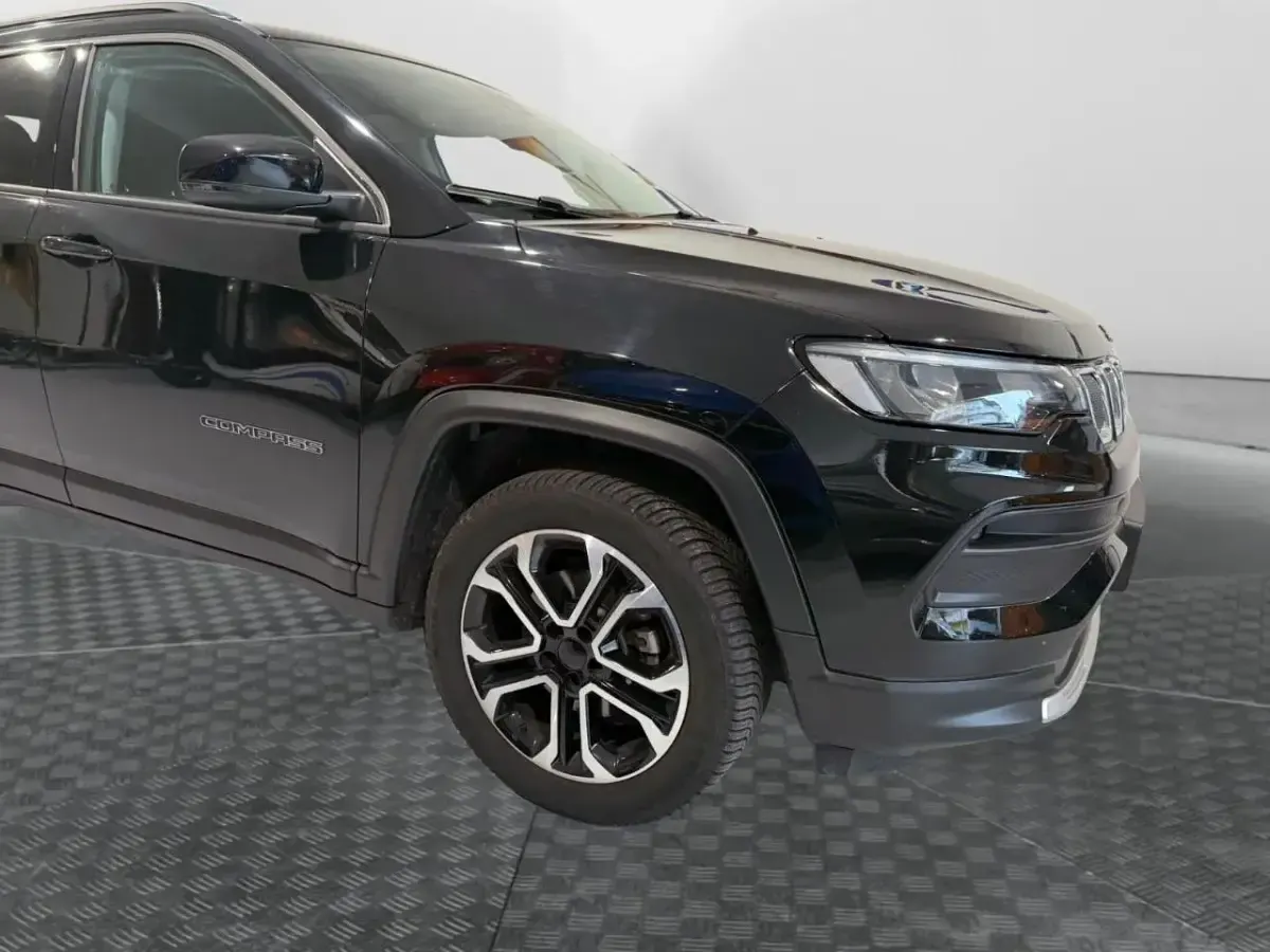 Begagnad Jeep Compass Limited 131 HK (96 kW) 2024 Svart SUV