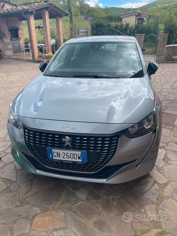 Usata Peugeot 208 Allure 75 CV (55 kW) 2023 Grigio Utilitaria