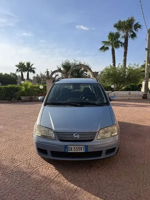 Usata Fiat Idea Dynamic 90 CV (66 kW) 2006 Bluazzurro Monovolume
