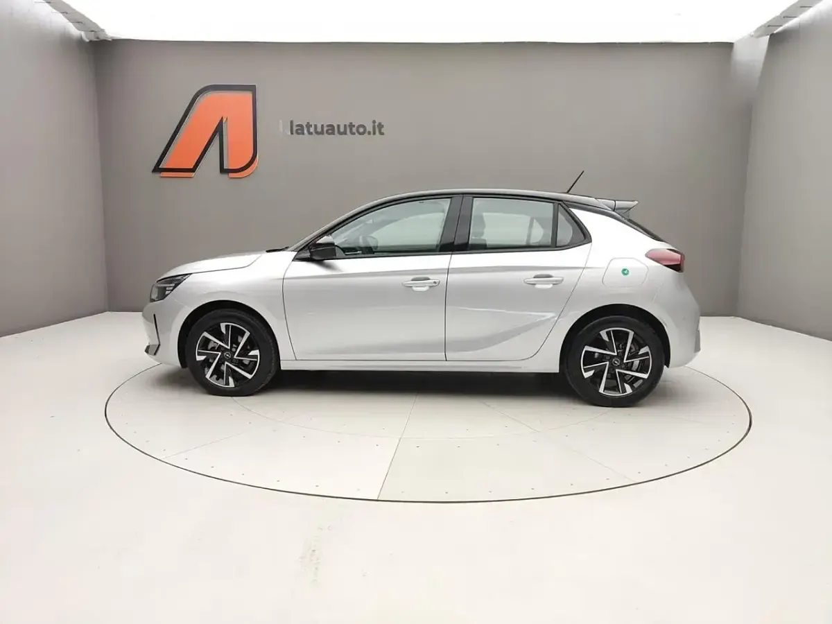 Usata Opel Corsa 101 CV (74 kW) 2025 Nero Utilitaria