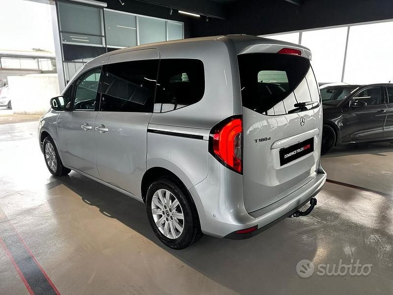 Usata Mercedes 180 116 CV (85 kW) 2024 Grigio helvin metallizzato Berlina