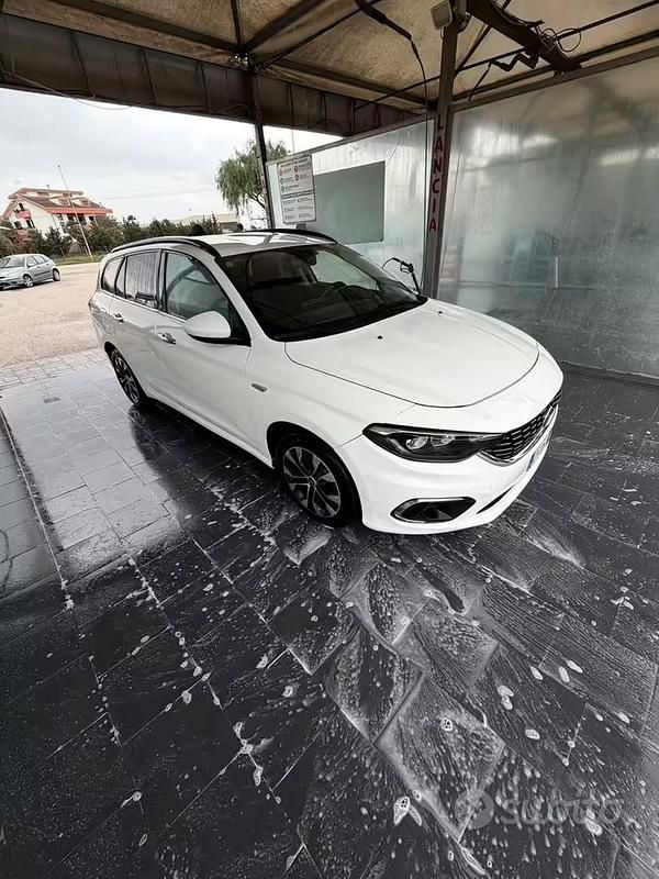 Usata Fiat Tipo 120 CV (88 kW) 2019 Bianco Station wagon