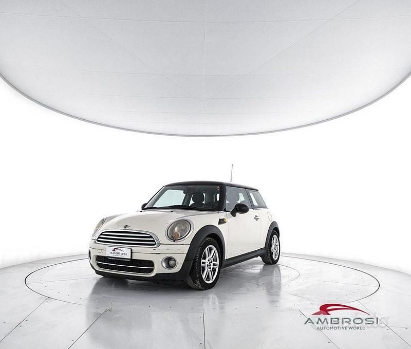 Usata Mini Cooper D Pepper 108 CV (79 kW) 2009 Marrone Utilitaria