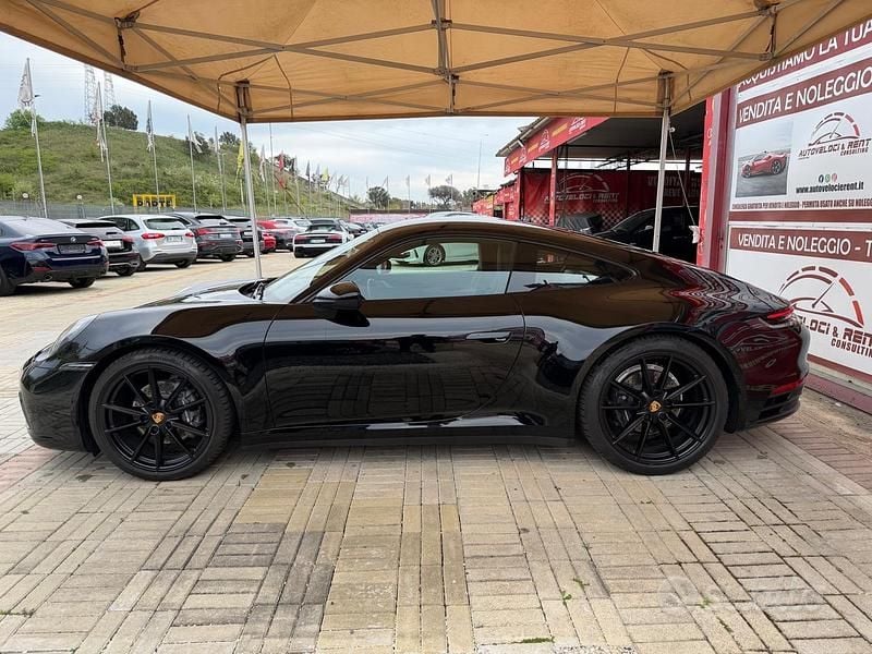 Begagnad Porsche 911 Carrera 385 HK (283 kW) 2024 Svart Sportkupé