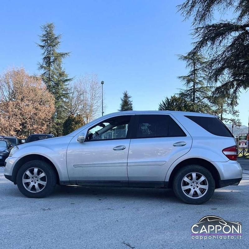 Usata Mercedes ML320 224 CV (164 kW) 2006 Argento SUV