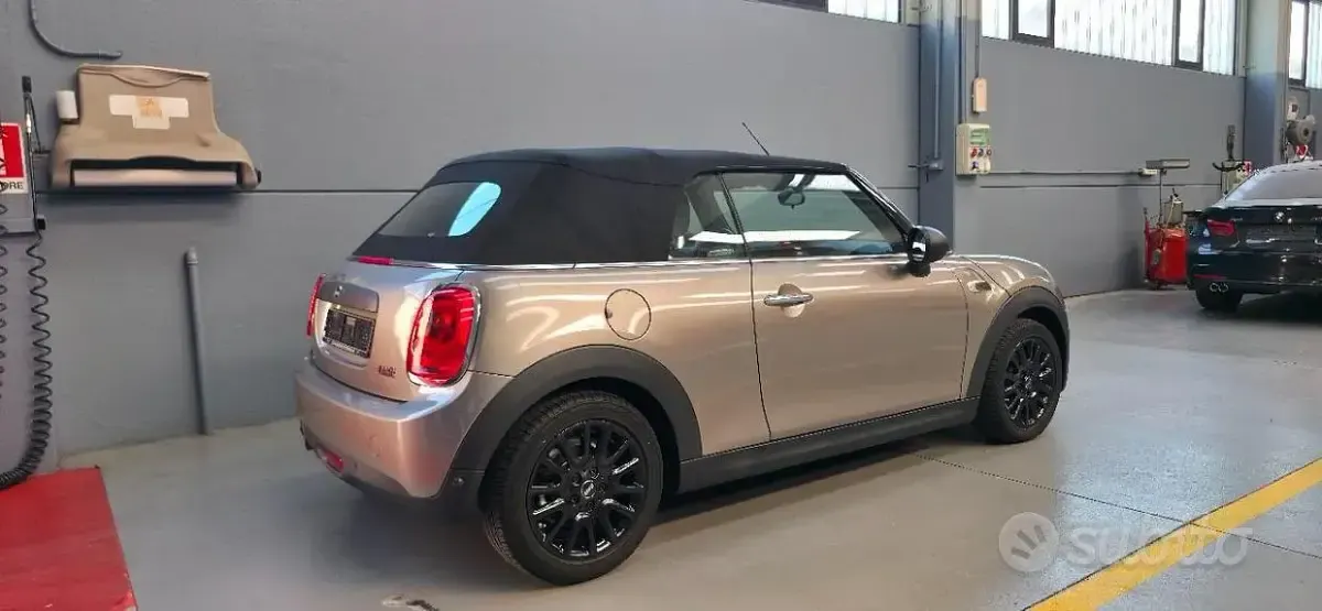 Usata Mini One Cabriolet 102 CV (75 kW) 2019 Cabrio