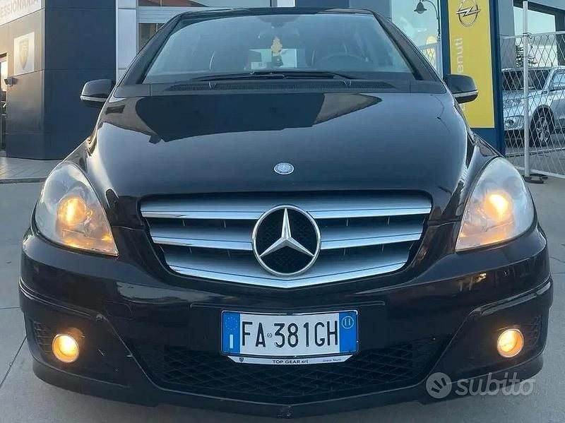 Usata Mercedes B180 Premium 109 CV (80 kW) 2011 Nero Utilitaria
