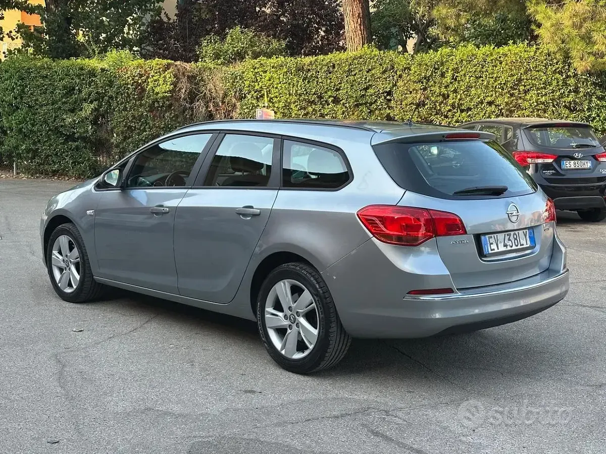 Usata Opel Astra 110 CV (80 kW) 2014 Grigio Station wagon