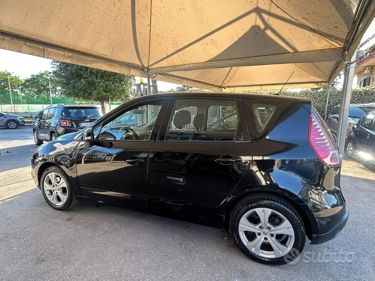 Usata Renault Scenic E-Tech Dynamique 110 CV (80 kW) 2011 Nero Monovolume