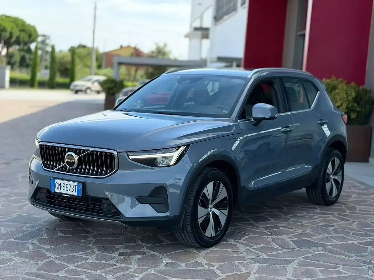 Usata Volvo XC40 129 CV (94 kW) 2023 Grigio SUV